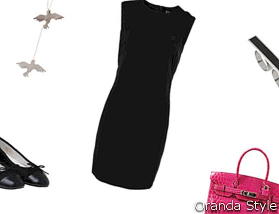 kis fekete ruha kényelmes fekete balerina lakásokkal és néhány ékszerrel