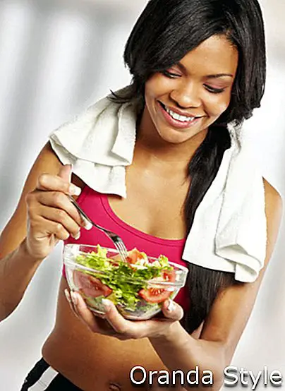 fitness-girl-evés-saláta