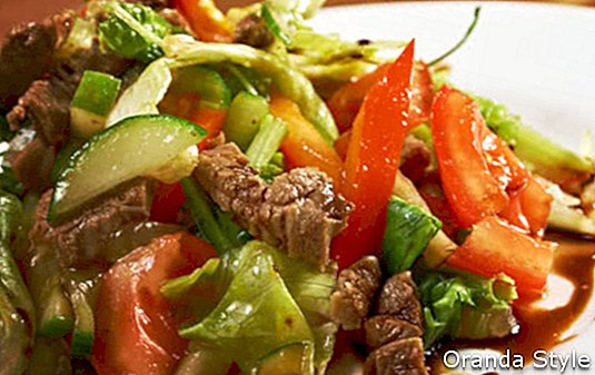 Salat mit Fleisch