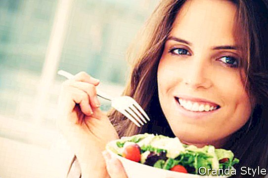 smiling, sieviete, ēšana, dārzenis, salāti
