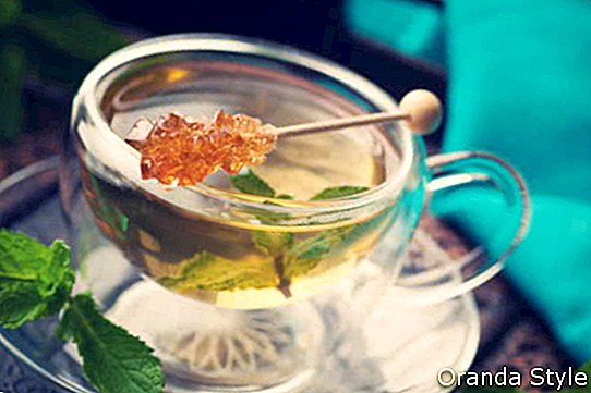 Piparmētru tēja ar medus nūju