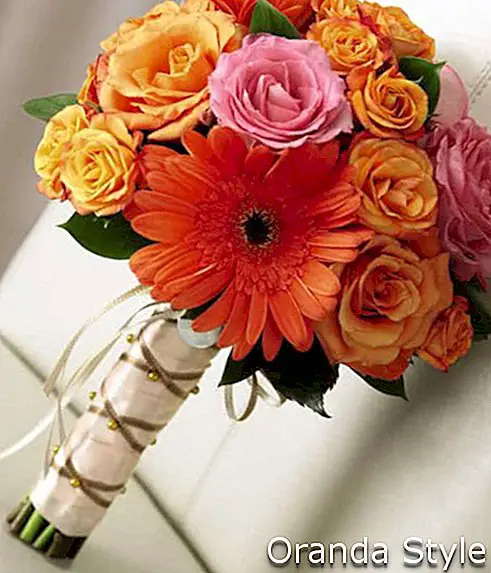 Tangerine-hibiszkusz esküvői virágok