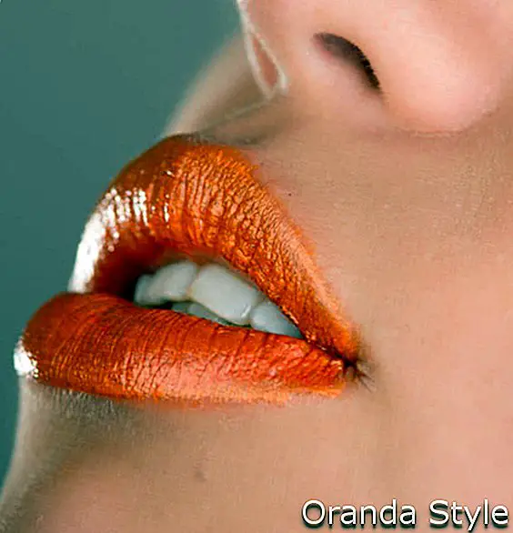 Schöne orange Lippen
