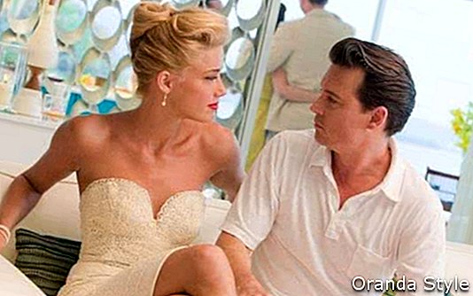 Johnny Depp-száj- és Amber Heard--in-the-film-A-Rum Diary-