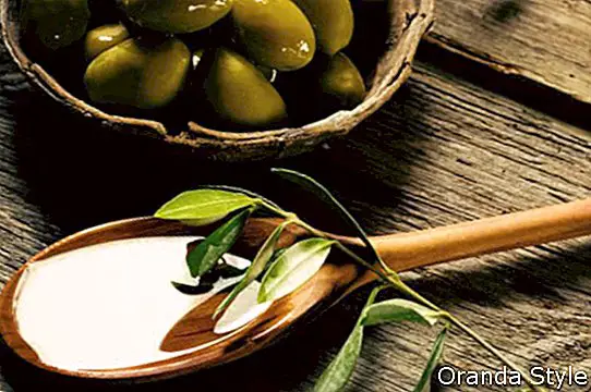 маслиново уље преко кашике