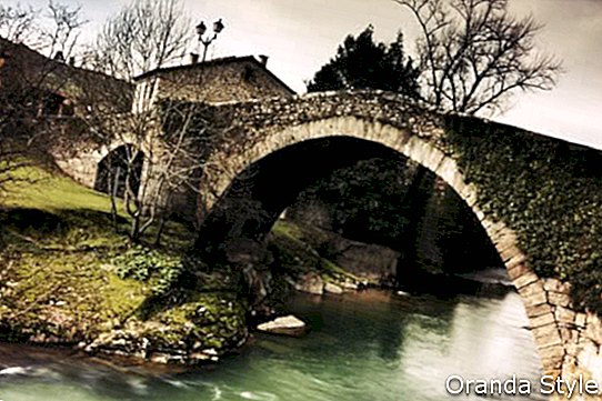 Jembatan tua di Lierganes