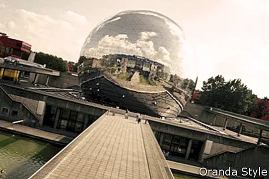 Geode miroir du ciel La Villette Parijs