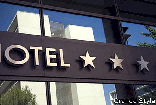 Vier-Sterne-Hotel zu unterzeichnen