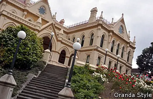 Az 1898-ban épült Parlamenti Könyvtár épület, amely a Parlamenti épület és a kaptár mellett áll Wellingtoban