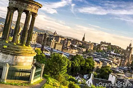 Schöne Aussicht auf die Stadt Edinburgh