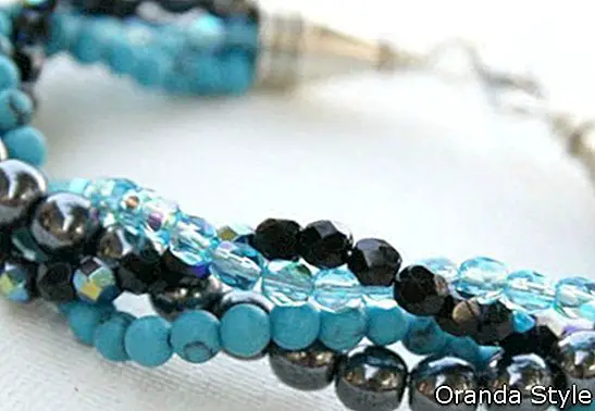 bracelet bleu à perles torsadées