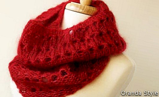 loop red scarf