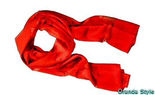 bufanda roja de seda ligera