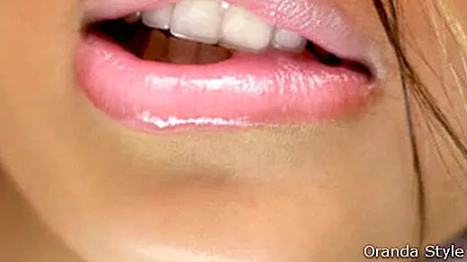 כיצד להשיג שפתיים רכות ב 7 שלבים קלים