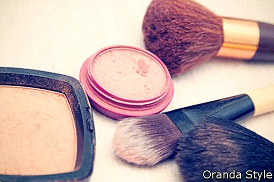 make-up-očervenieť-and-kefy