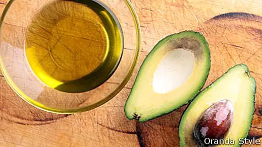6 spôsobov, ako použiť avokádový olej vo vašom kozmetickom režime