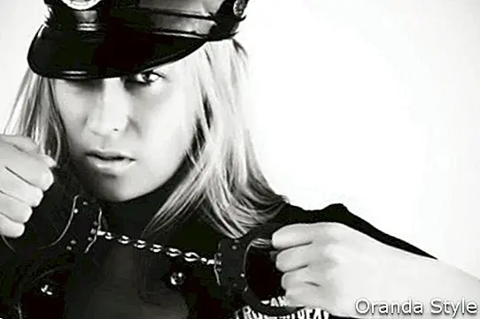Moteris policininkė 2