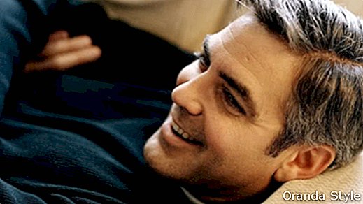 George Clooney ยิ้ม