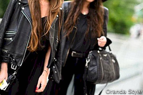 2 בנות לובשות מעיל עור