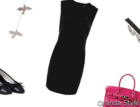 malé černé šaty s pohodlnými černými balerínskými byty a šperky