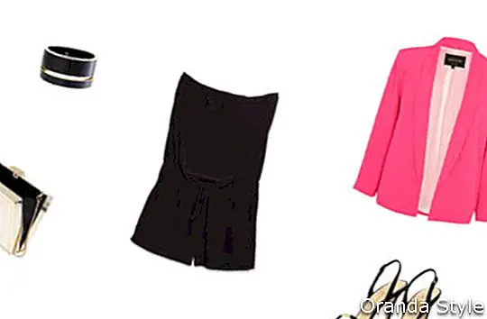 Růžový sako a krátké černé oblečení
