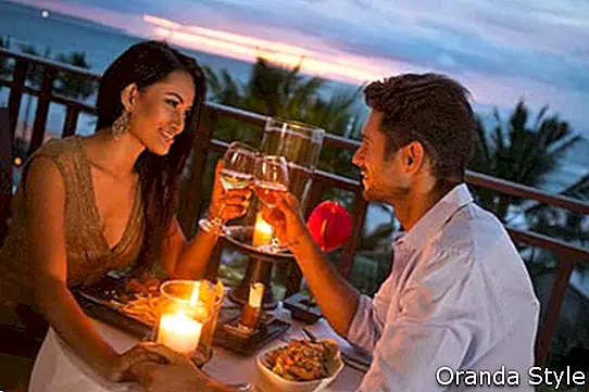 romantiškos vakarienės pasimatymas