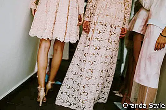 Mihano-Momosa-rose-kjoler-og-sko