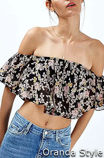 5 Top Shop - Schulterfreie Bardot-Bluse mit Rüschen