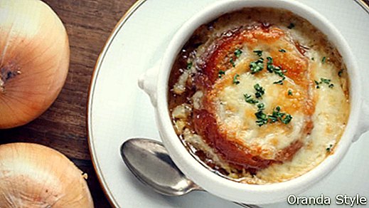 3 jednostavna načina za pripremu francuske luk juhe