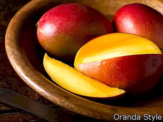 geschnittene Mango in einer Schüssel