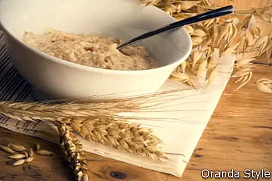 bột yến mạch và lúa mì