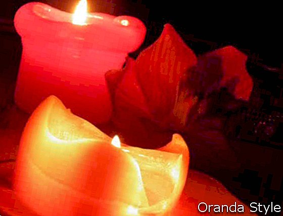 romantiske røde stearinlys