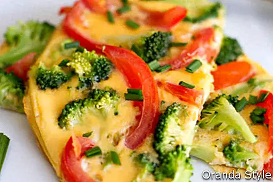 sveikas pomidorų ir brokolių omletas