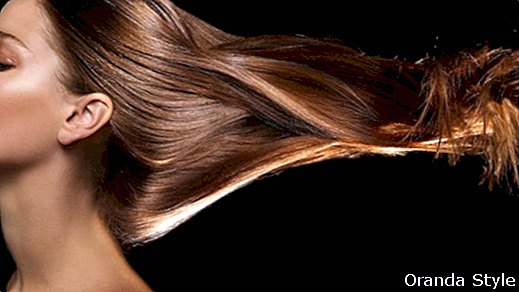 Kaip gauti švelnius plaukus: šilkinių spynų paslaptis