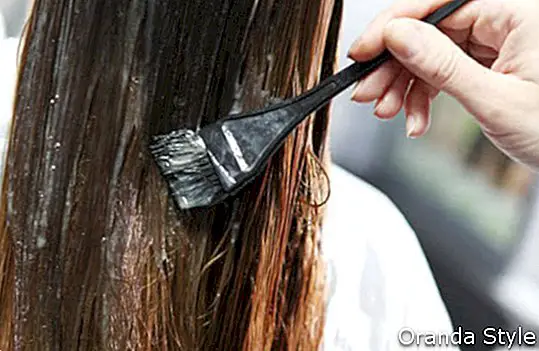 окрашивание волос в парикмахерской