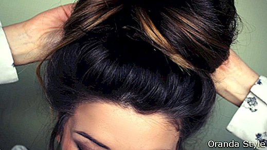 Kaip padaryti netvarkingą bandelę ilgais plaukais: 4 bandelių stiliai