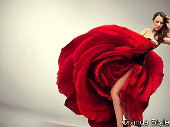 Elegantiška raudona suknelė