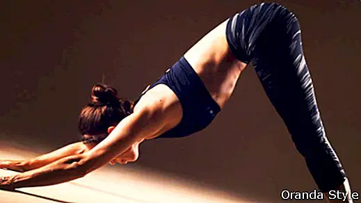 Zdokonalení vaší jógové pozice směrem dolů