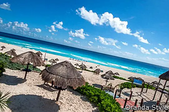 Panorama Dolphin Beach Cancun