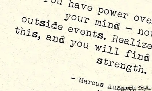 imaš moč nad svojim umom, ne zunaj dogodkov se tega zavedaš in našel boš moč