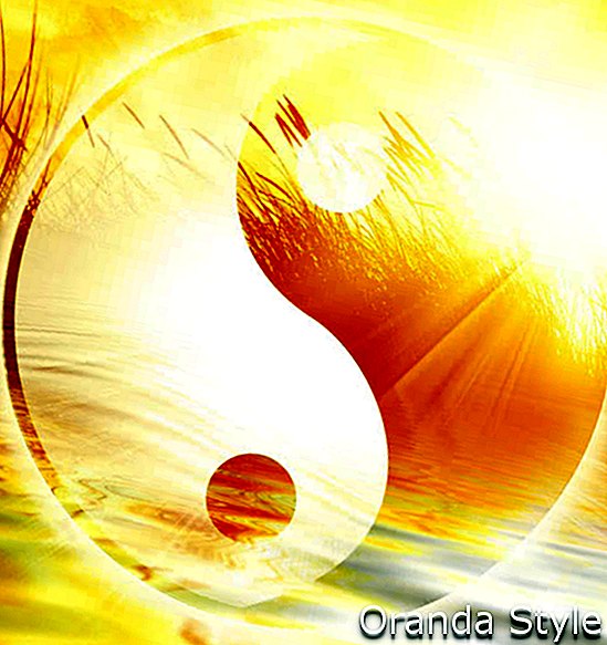 fredelig scene med yin yang-tegnet på det