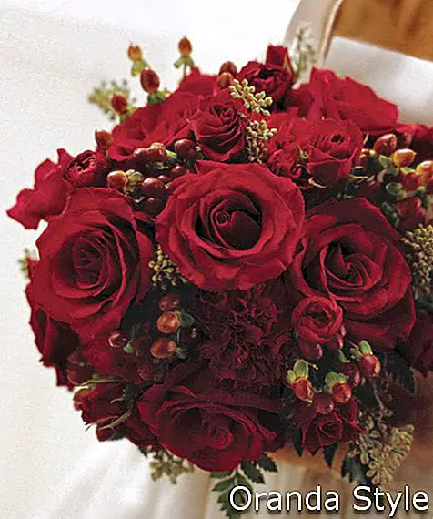 Scarlet-ruže-vjenčanja-buket