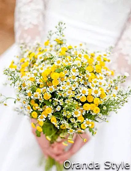 глухарче-жълто-сватбарите цветя