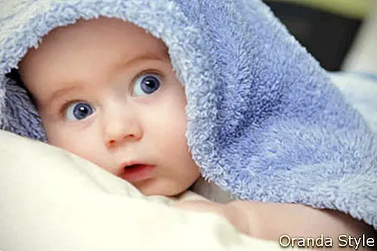сладко бебе в одеяло