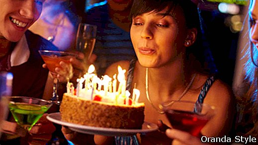 מה לעשות ליום הולדתך ה -21: 6 רעיונות לחגיגה