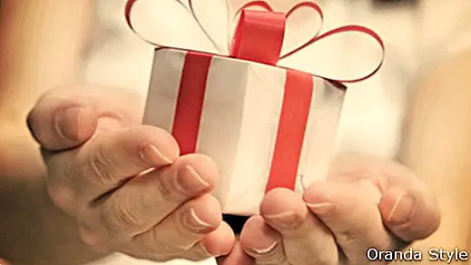 איך לתת את המתנה המושלמת בלי לבזבז הון