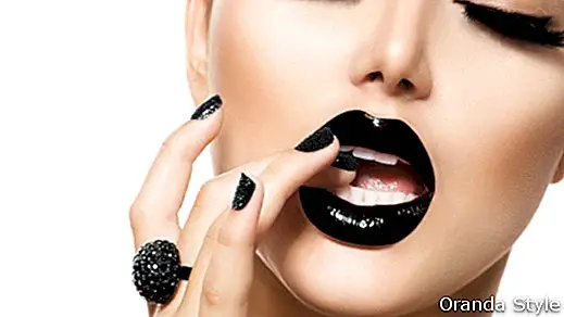 7 näpunäidet, mis aitavad teil Halloweenil musta huulepulka rokkida