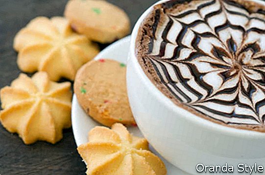 sausainių ir kavos putų menas