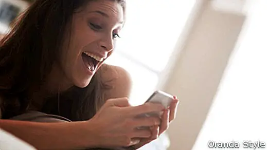 Topp 10 romantiska textmeddelanden att skicka till din pojkvän