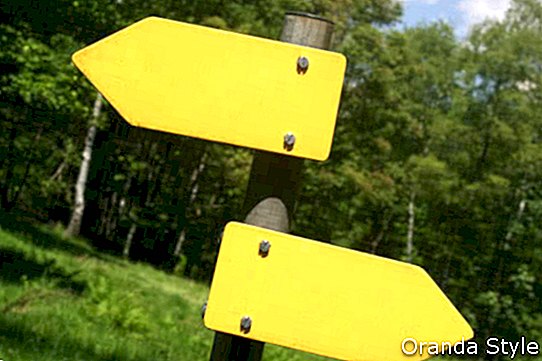 Dva znaka rumene puščice